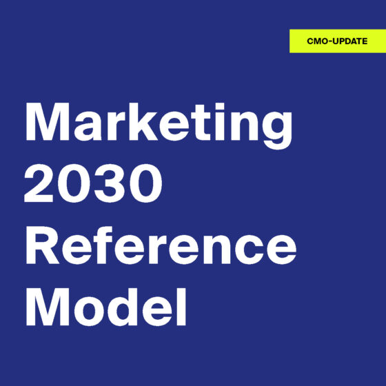 Grafik mit der Aufschrift CMO-UPDATE in einem gelben Kasten über dem Text Marketing 2030-Referenzmodell in großen weißen Buchstaben vor blauem Hintergrund.